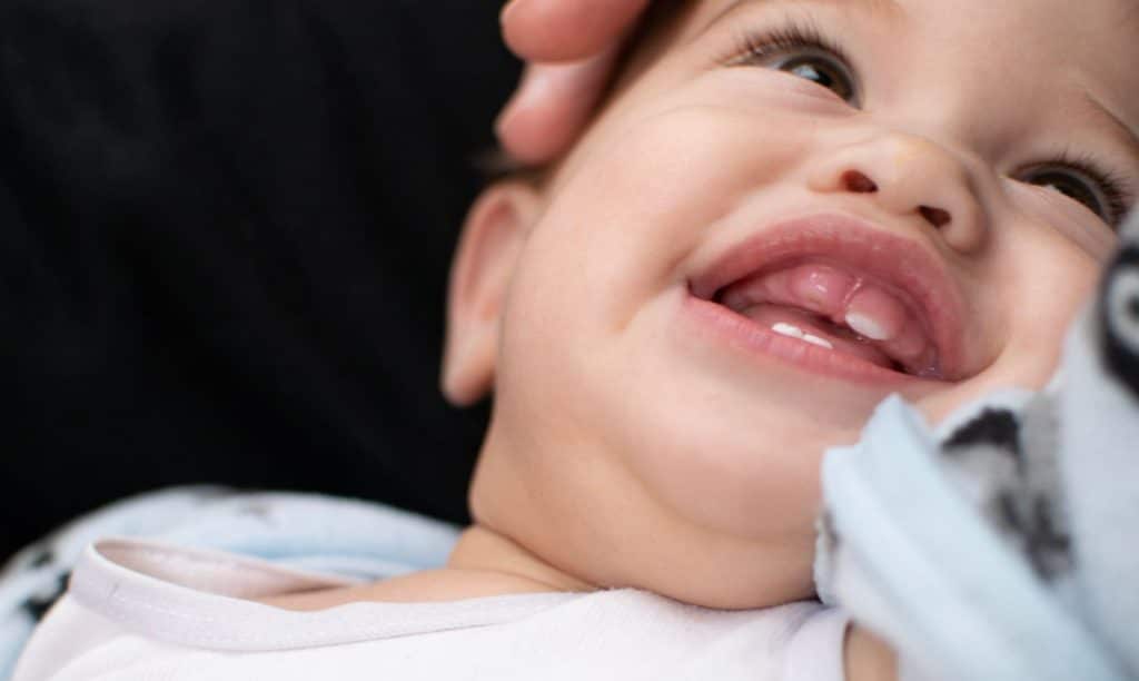 Découvrir l'ordre de la poussée dentaire de bébé