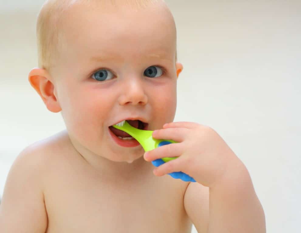 How to brush baby's teeth