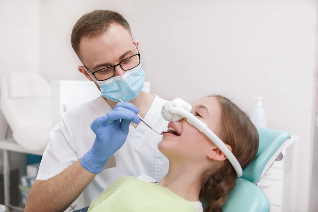 Стоматолог лысьва. Закись азота в стоматологии для детей. Седация в стоматологии для детей. Маска для седации в стоматологии для детей.